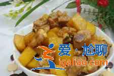 土豆燉排骨的做法？
