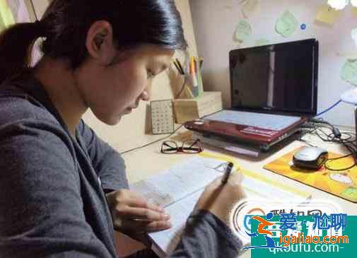 孩子在國外上學(xué)課堂上不喜歡舉手發(fā)言怎么改善？？