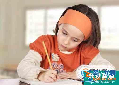 孩子在國外上學(xué)課堂上不喜歡舉手發(fā)言怎么改善？？