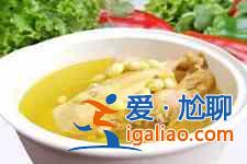 砂鍋燉雞湯？