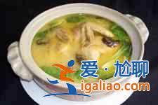 砂鍋燉雞湯？