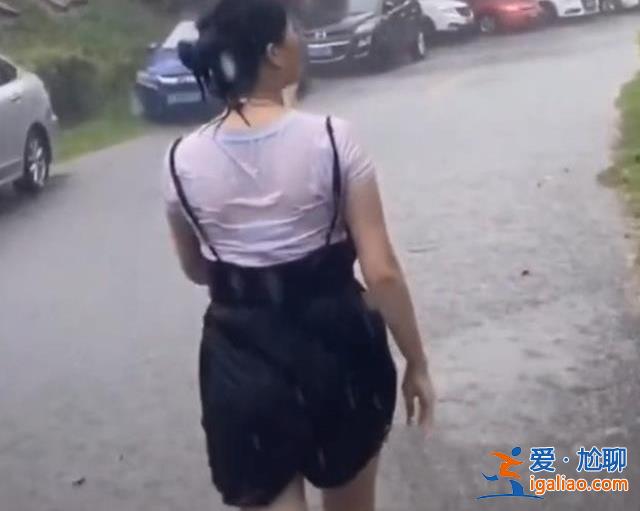 男子吵架負(fù)氣讓妻子“滾”，遠(yuǎn)嫁的她冒大雨溜達(dá)無處可去太心疼[遠(yuǎn)嫁]？