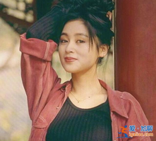 陳紅憑啥被譽(yù)“大陸第一美人”？看她年輕舊照后：怎能美到這程度