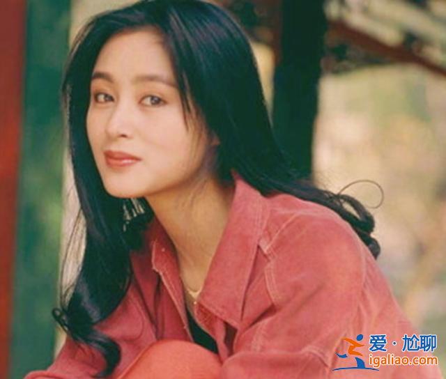 陳紅憑啥被譽(yù)“大陸第一美人”？看她年輕舊照后：怎能美到這程度