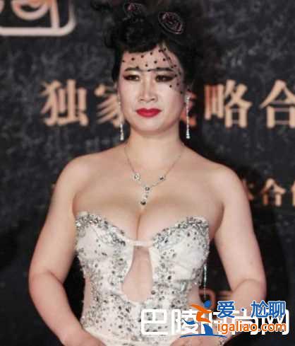 芙蓉姐姐發(fā)胖后穿透視裙，胸前的肉都溢出來了？