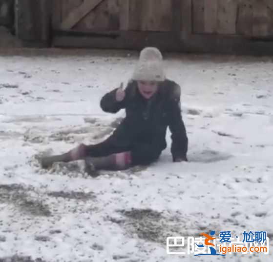 貝克漢姆一家玩雪 帥地主欺負(fù)傻兒子小七萌炸了？