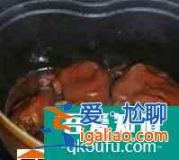 八大步驟教你紅燜豬蹄做法？