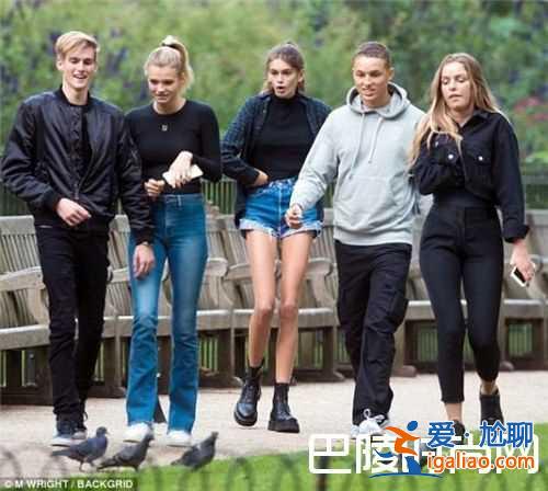 kaia gerber身高 凱雅杰柏大長腿？