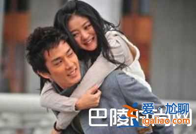 這才是蟹后！安以軒回娘家吃大閘蟹 超大鉆戒搶鏡？