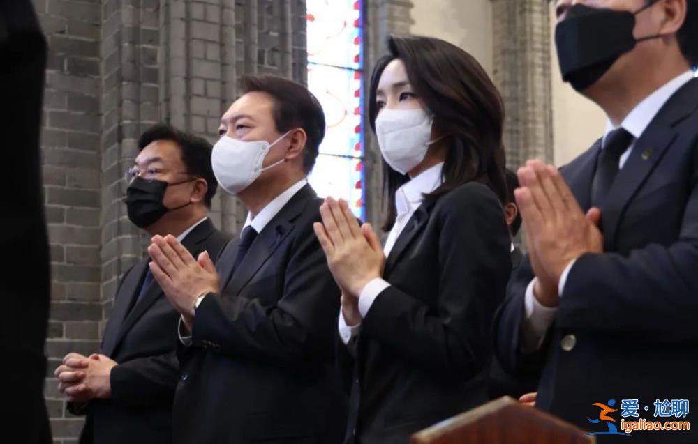 韓第一夫人被指模仿女神赫本 屢次引爭(zhēng)議是韓政府轉(zhuǎn)移注意力的手段？？
