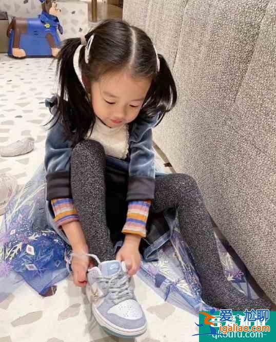 陳赫首曬大女兒露臉照 五官精致公主范十足？