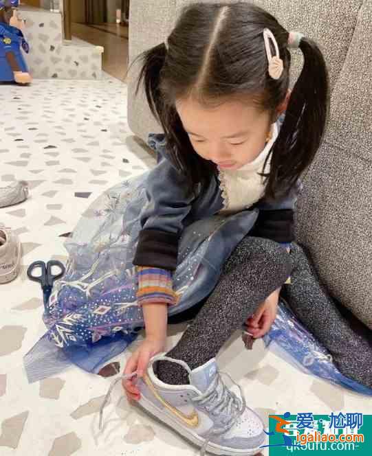 陳赫首曬大女兒露臉照 五官精致公主范十足？