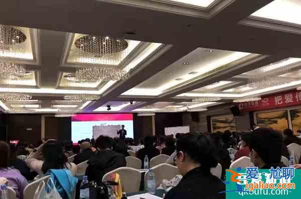 “愛與幸?！钡诰艌鲋v座：被理解，給方法，這才是幫助和糾正孩子？