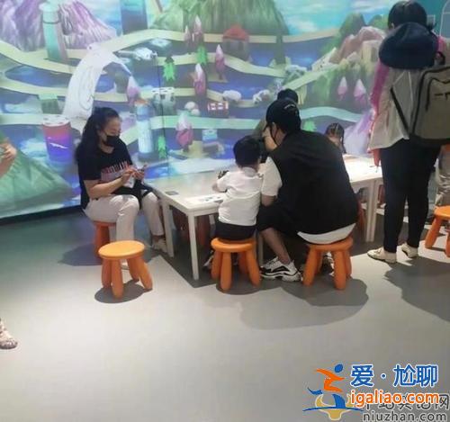 陳思誠離婚后 陪5歲兒子游樂園游玩罕見同框