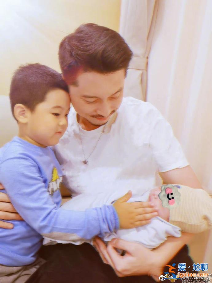 李小萌二胎生子，孩子出生體重7斤多，王雷笑的好開心