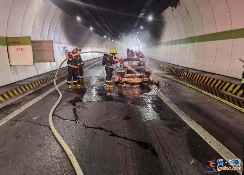 濃煙灌滿隧道口？
