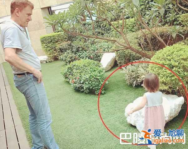 昆凌曬小周全身照 二胎兒子叫什么正面照曝光？