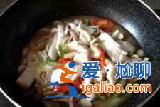 蘑菇炒魷魚？