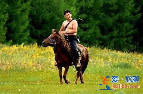 鄰國“硬漢總統(tǒng)”來訪！他的寵妻故事太好嗑了？