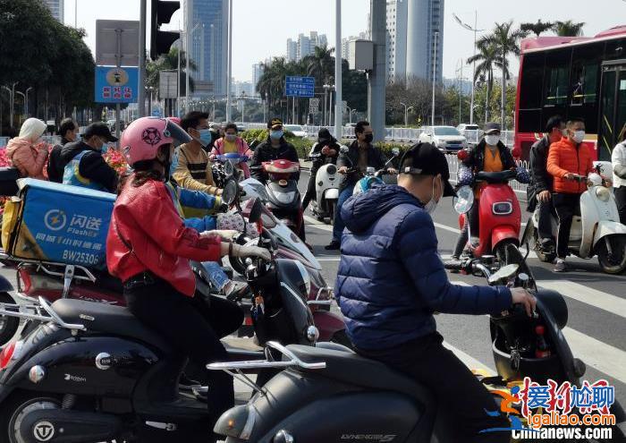多地明確騎電動(dòng)自行車須戴頭盔 有城市免費(fèi)贈(zèng)送？