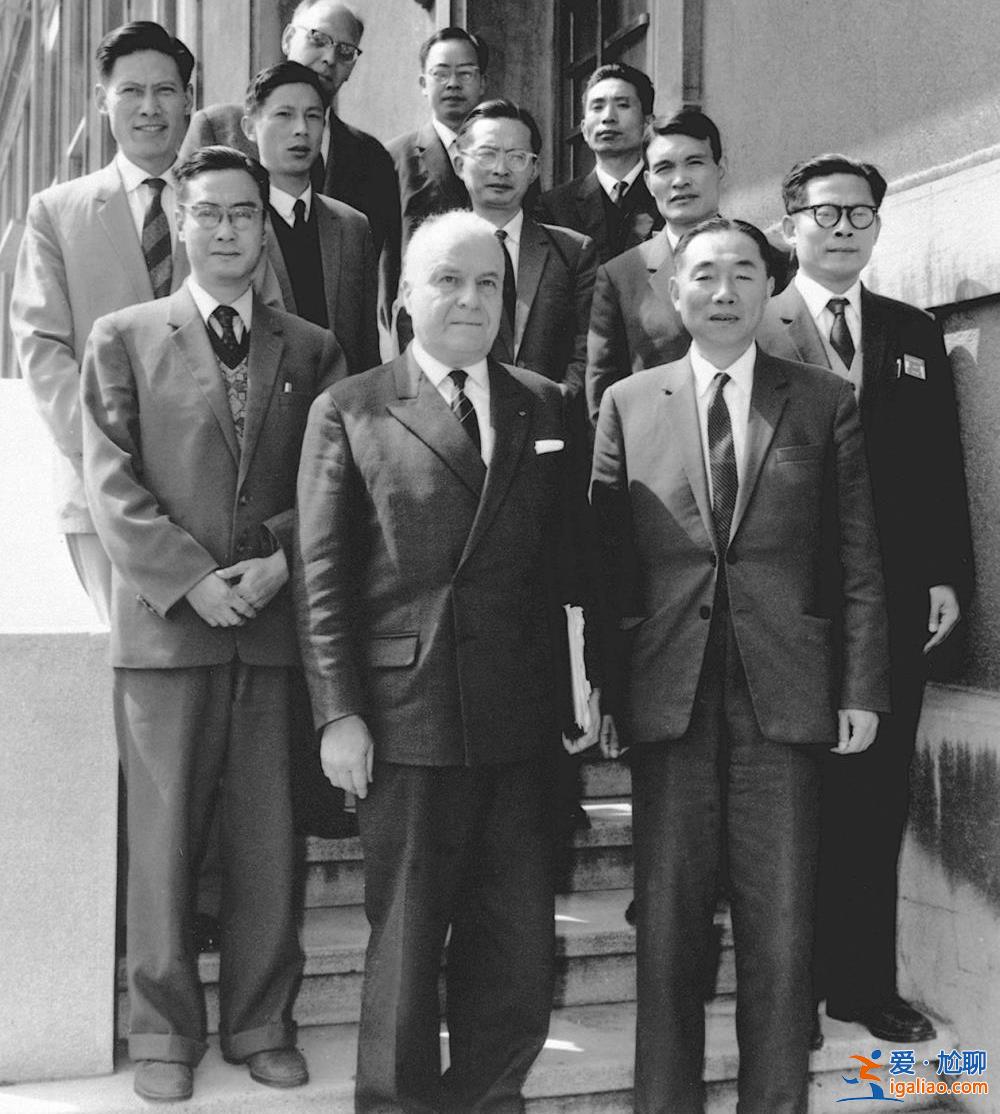 江澤民同志生平照片？