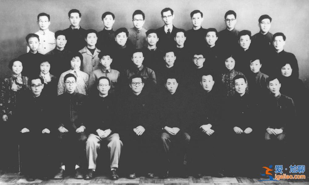 江澤民同志生平照片？