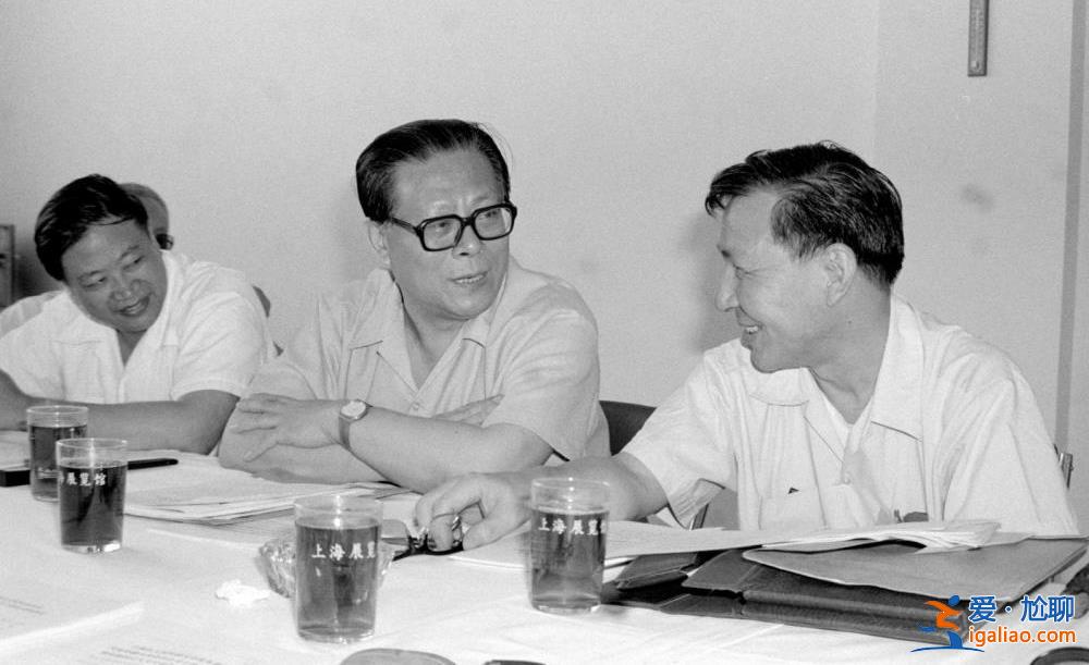 江澤民同志生平照片？