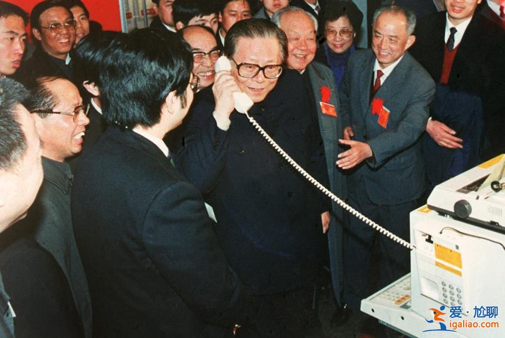 江澤民同志生平照片？