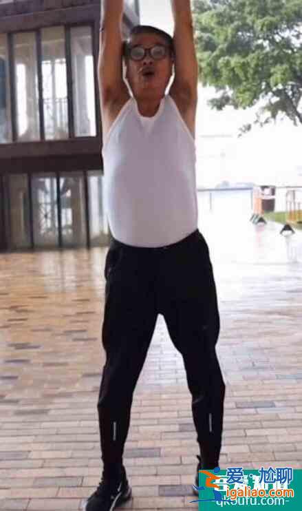 67歲吳孟達(dá)近況罕曝光 胳膊肌肉線條明顯狀態(tài)好？