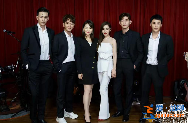 林心如入圍金鐘獎最佳女主角，都是演員轉行當導演，林心如和張翰差距太大