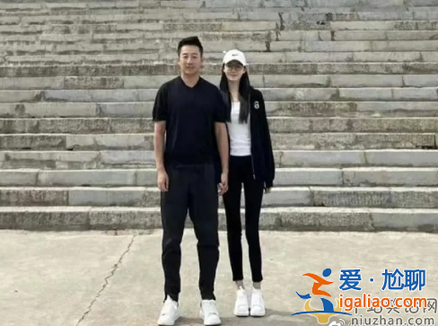 汪小菲張穎穎路邊擁抱再被拍！網(wǎng)友： 嘴硬二人組應(yīng)該是鎖死了