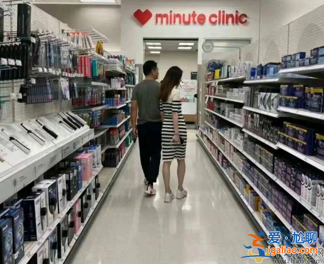 29歲章澤天懷二胎在美待產(chǎn) 劉強(qiáng)東貼身牽手好恩愛 疑似為十月開庭做準(zhǔn)備