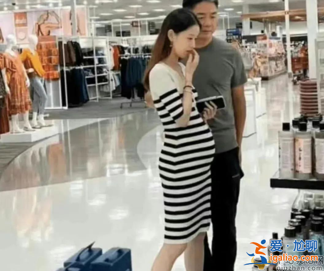 29歲章澤天懷二胎在美待產(chǎn) 劉強(qiáng)東貼身牽手好恩愛 疑似為十月開庭做準(zhǔn)備