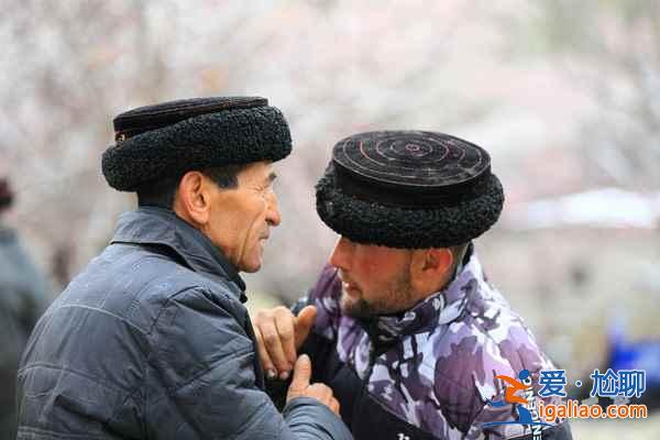 中國一少數(shù)民族，打招呼方式竟是吻嘴唇？