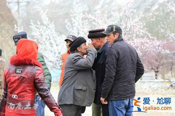 中國一少數(shù)民族，打招呼方式竟是吻嘴唇？