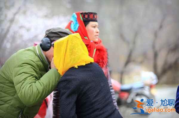 中國一少數(shù)民族，打招呼方式竟是吻嘴唇？