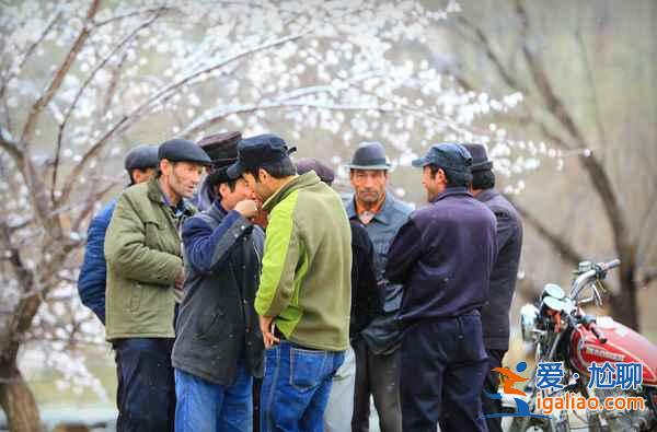 中國一少數(shù)民族，打招呼方式竟是吻嘴唇？