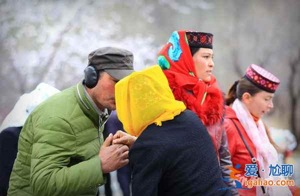 中國一少數(shù)民族，打招呼方式竟是吻嘴唇？