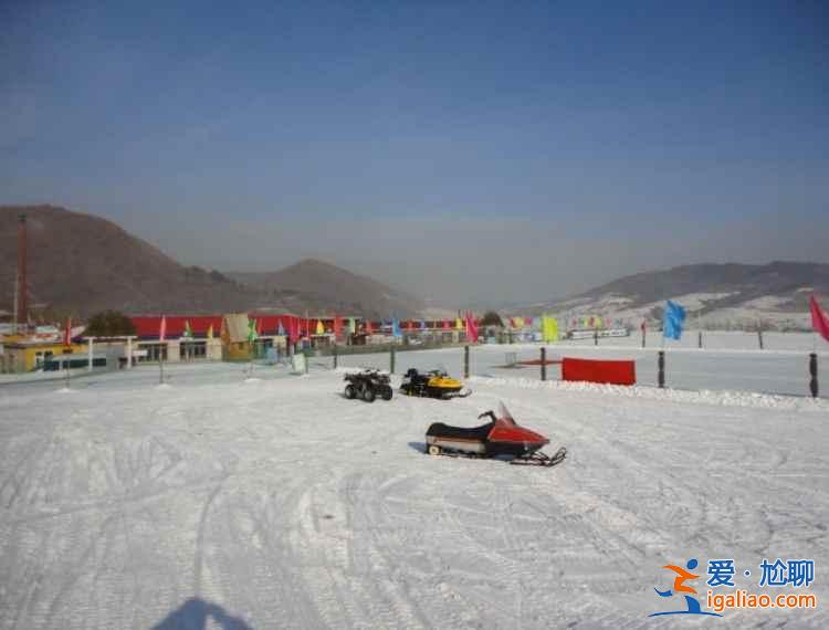 二龍山滑雪場(chǎng)跟其他滑雪場(chǎng)有什么不同，二龍山滑雪場(chǎng)與其他滑雪場(chǎng)相比有什么優(yōu)勢(shì)，二龍山滑雪場(chǎng)有什么特點(diǎn)？