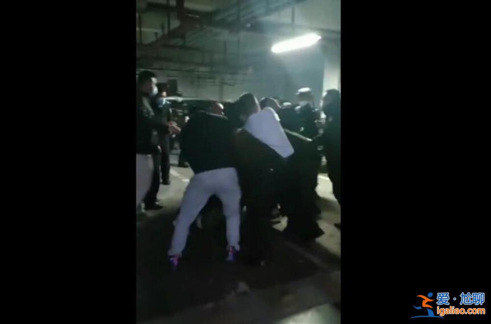 嫌疑人已被抓獲 無(wú)人受傷？