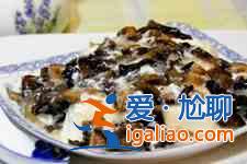 黑木耳燒豆腐？
