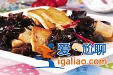 黑木耳燒豆腐？
