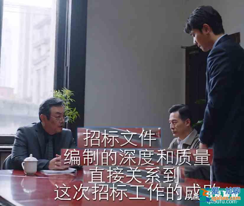 《親愛的自己》最滑稽一幕，上級層層甩鍋，公司只有實習生干實事？