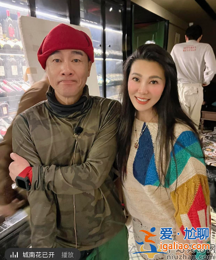 已婚港星與富婆貼身合照惹爭(zhēng)議！吳卓羲陳小春太假 張智霖禿頭明顯