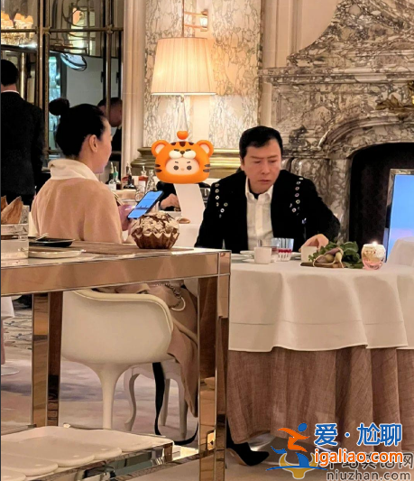 甄子丹罕見(jiàn)曝光！與太太現(xiàn)身法國(guó)米其林餐廳 男方眼神空洞疑似禿頂惹人注意