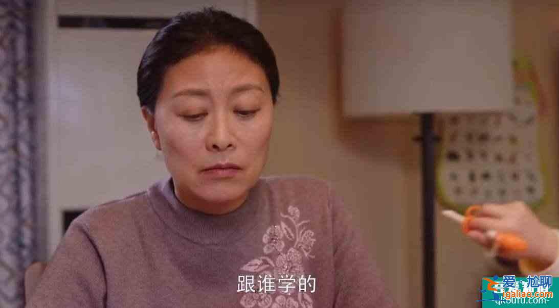 《親愛的自己》：顧佳只活在電視劇中，芝芝才是生活中的大多數(shù)？