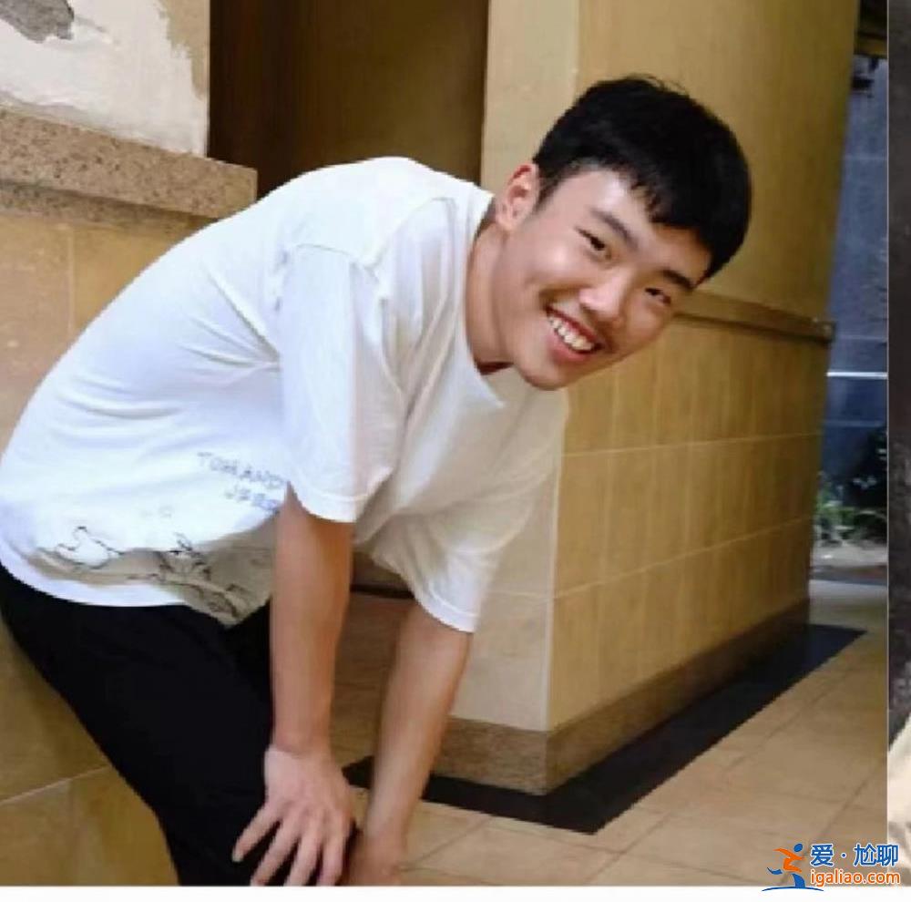 被焦灼、無解、謠言裹挾的雙親？