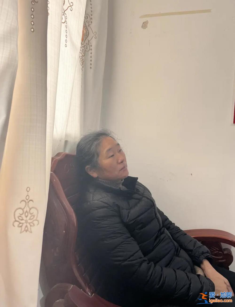 被焦灼、無解、謠言裹挾的雙親？