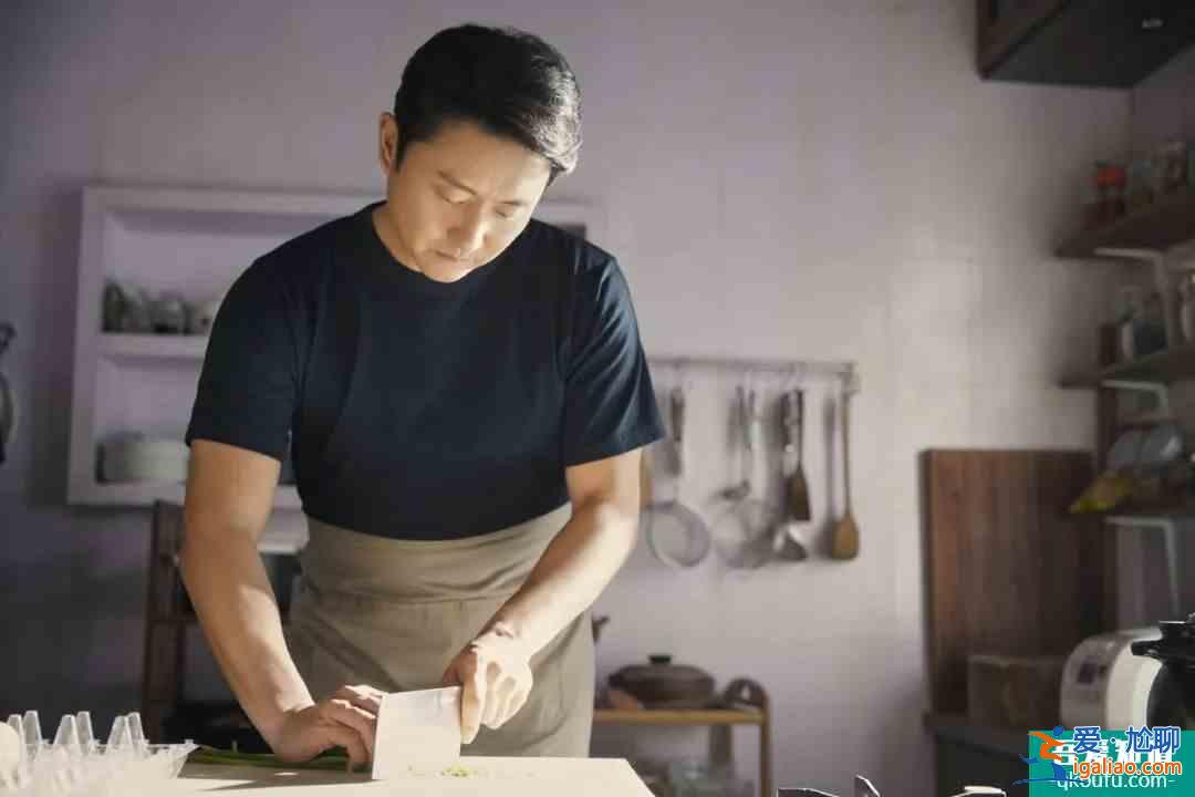 《以家人之名》播完了，我想聊一聊劇里的父母們……？