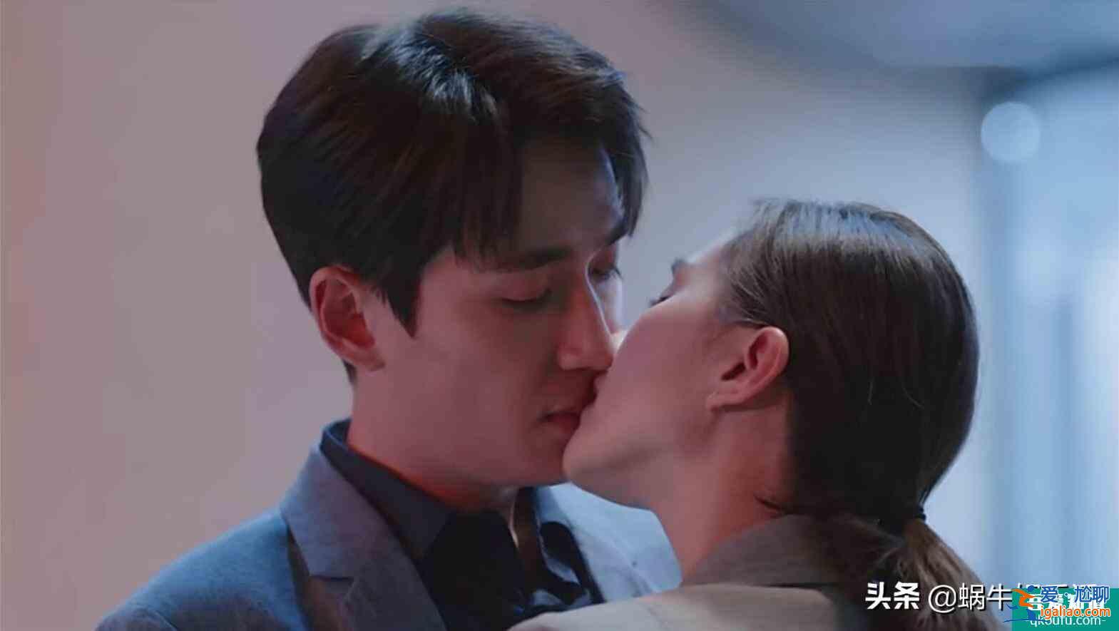《親愛的自己》開播：劉詩詩朱一龍吻戲高甜，劇情和造型遭吐槽？